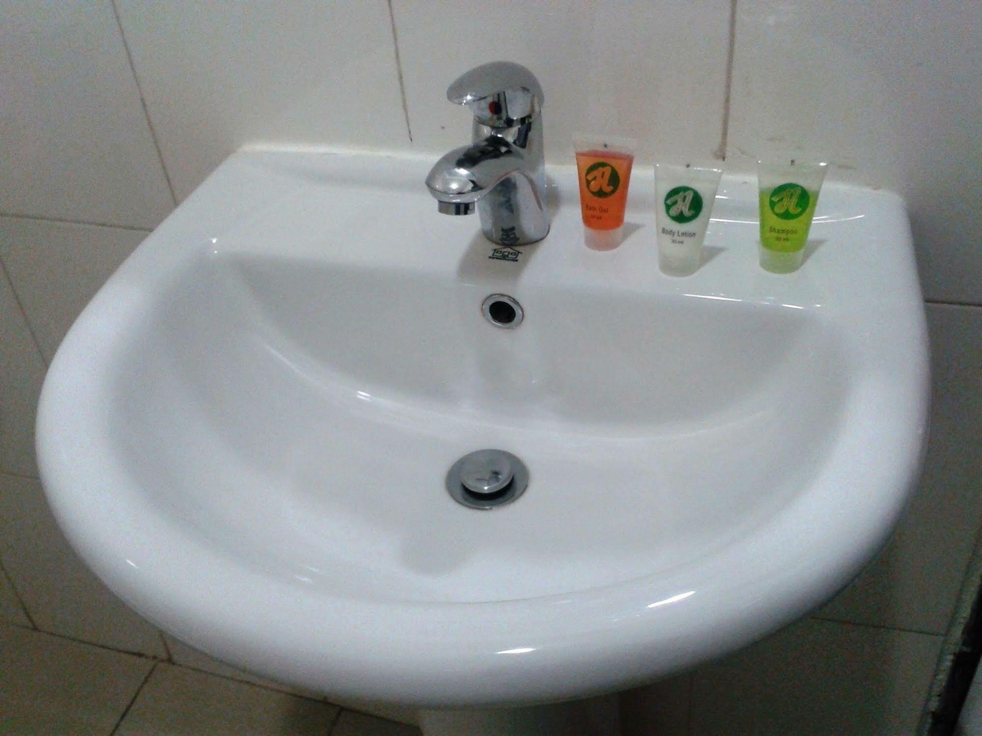 Jades Hotel Wupa Екстер'єр фото