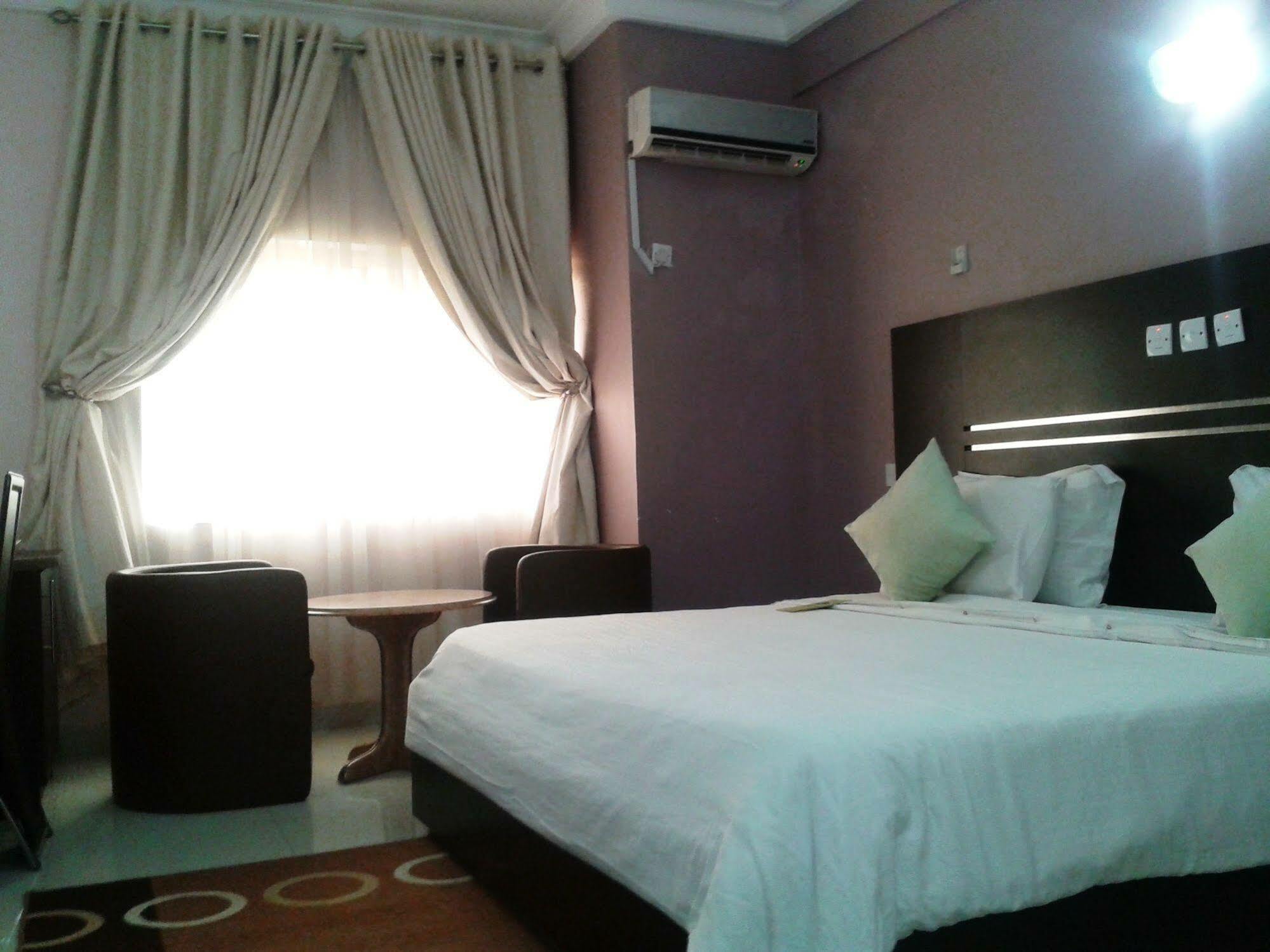 Jades Hotel Wupa Екстер'єр фото